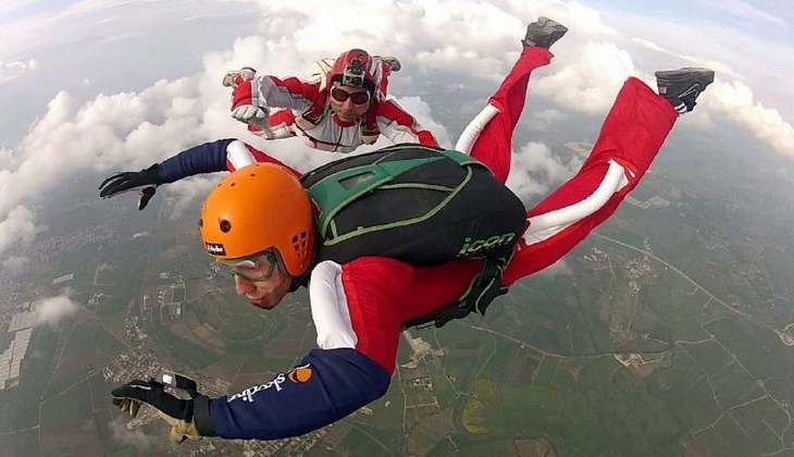 Fallschirmspringen Sizilien Sportaktivitäten Sizilien Sprung mit Fallschirm Sizilien sicher