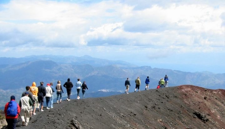 Tag auf dem Vulkan Vulkane Siziliens Trekking auf dem Berg Ätna