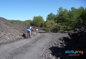 Tour Fahrrad Landschaft des Vulkans Urlaub Natur Sizilien Ätna