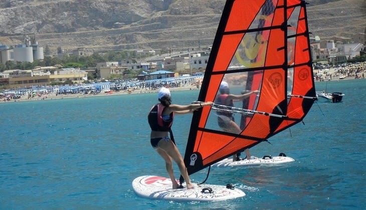 Windsurfkurse Italien - Windsurfing Spot