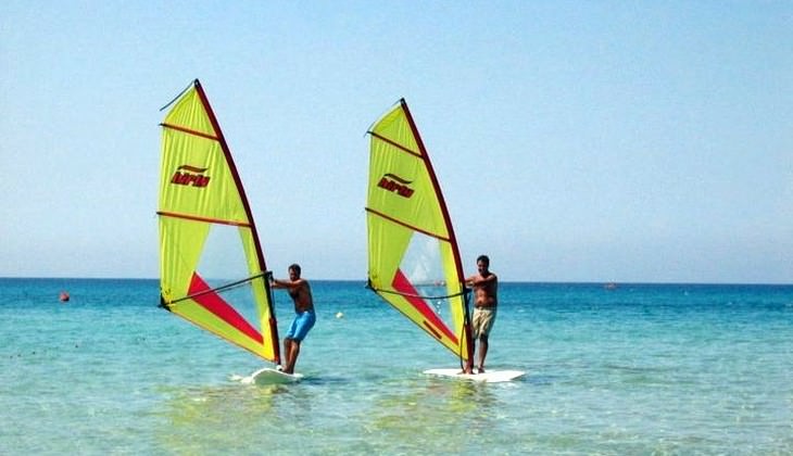 Windsurfkurse Italien - Windsurfing Spot