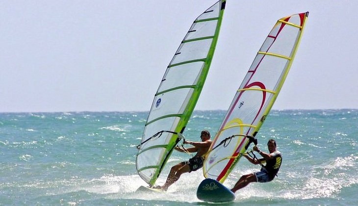 Windsurfkurse Italien - Windsurfing Spot