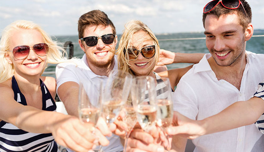 Aperitif auf dem Segelboot Mondello