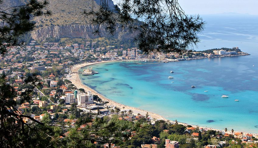 Aperitif auf dem Segelboot - Meer von Mondello