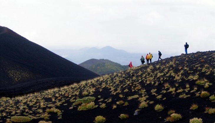 Zu Fuß auf dem Ätna Trekking Vulkan Zufluchtsorte Sizilien Vulkan